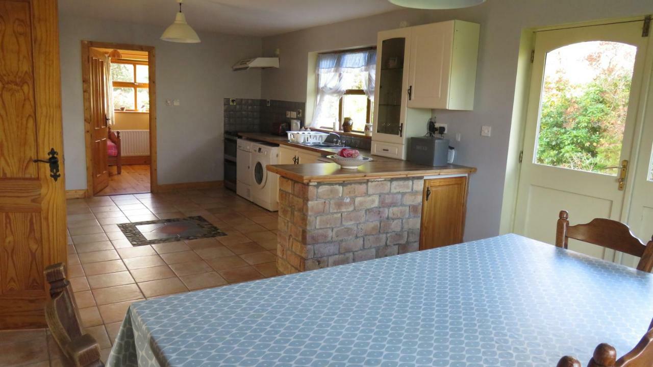 Heatherhill Farm Cottage In Letterfrack Beside Connemara National Park Екстериор снимка